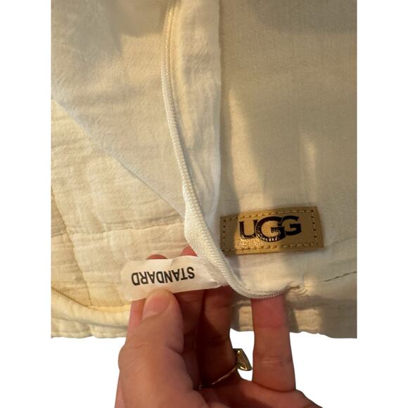 UGG Standard Pillowcase Quilted Cover Cream Zip Closure 26x20 Reversible Pad - Picture 5 of 8